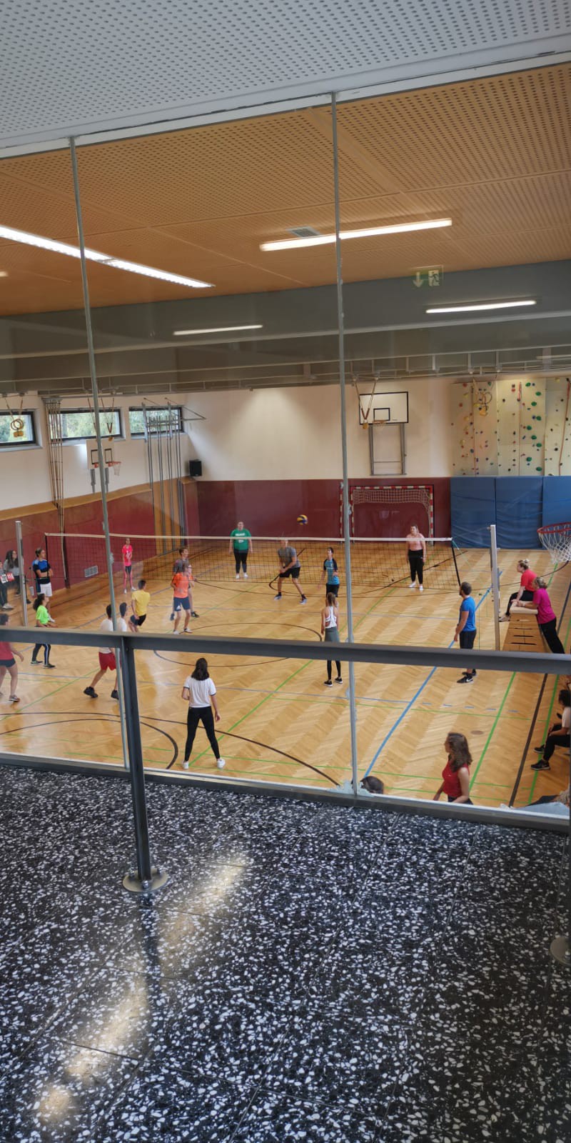 Sportlich in der Turnhalle