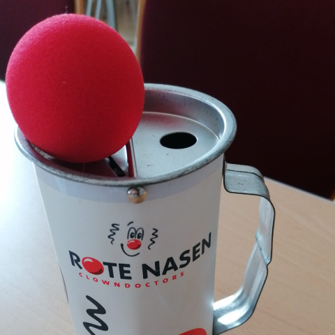 Rote Nasen Sammelbecher